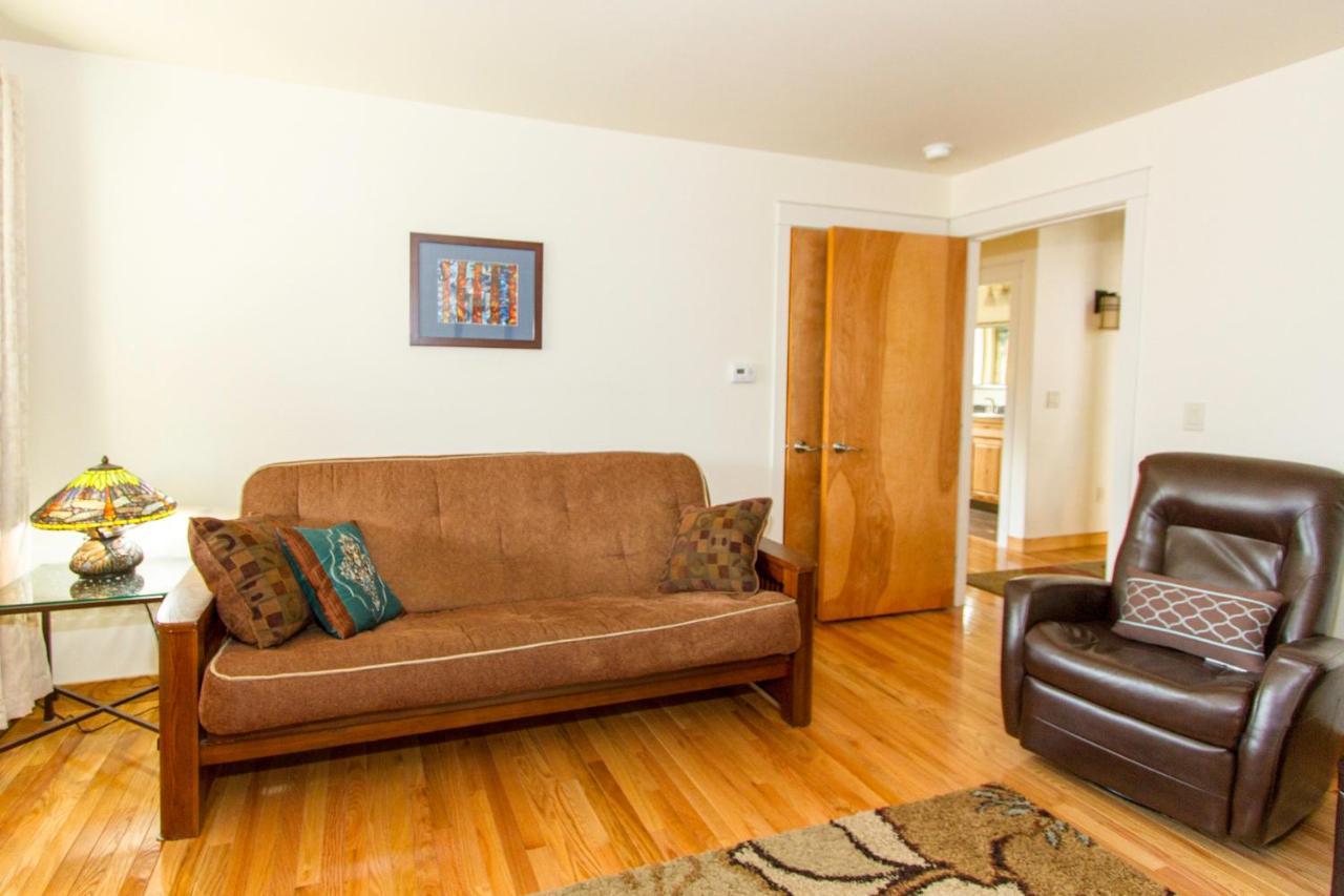 Eagle Peak Guesthouse Eagle River Екстер'єр фото