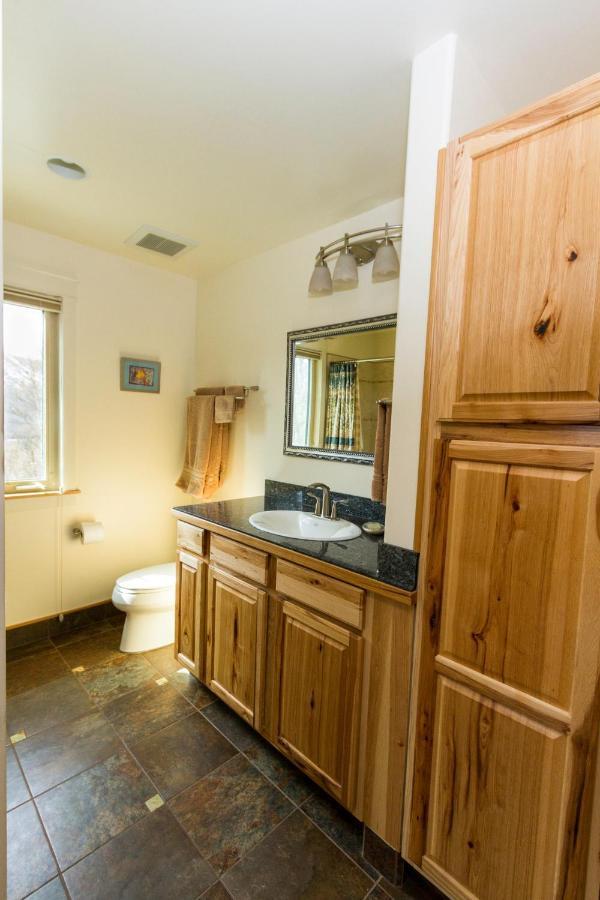 Eagle Peak Guesthouse Eagle River Екстер'єр фото