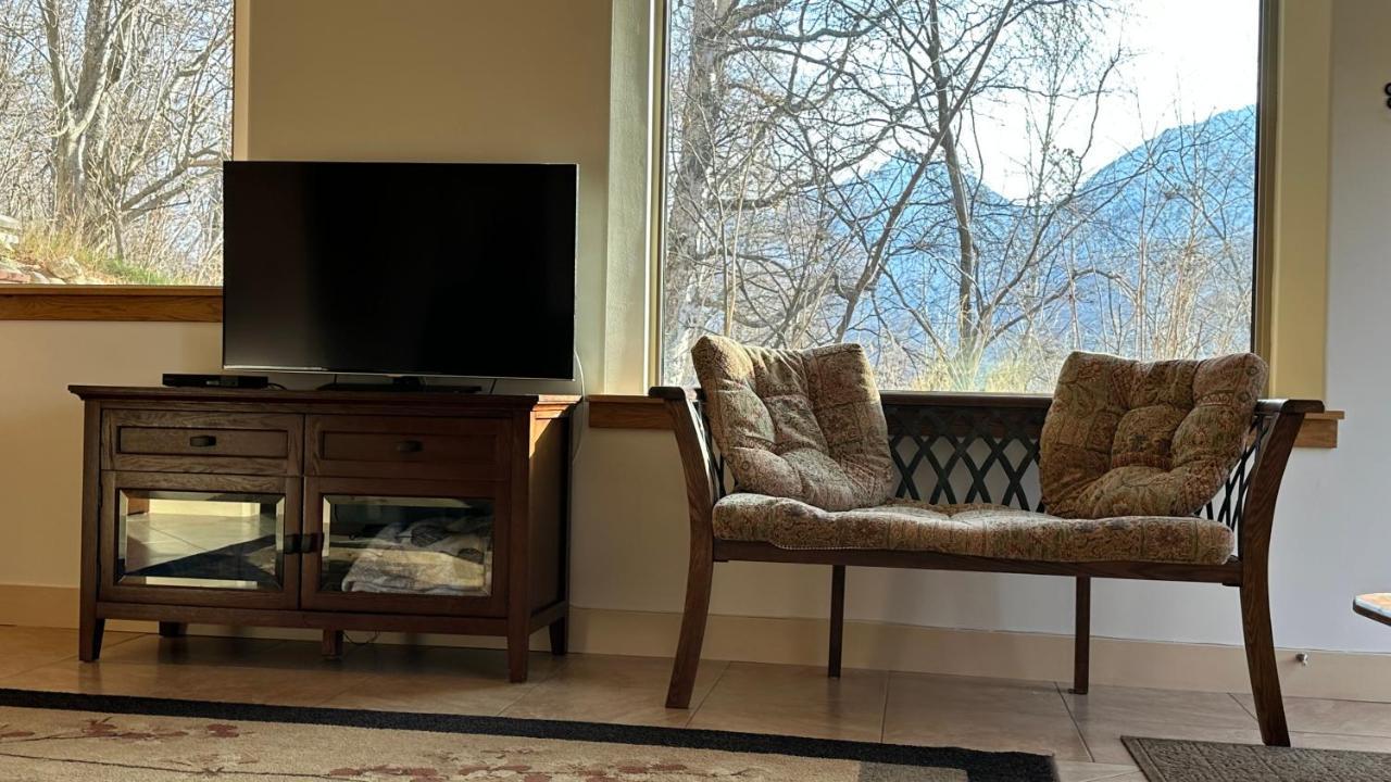 Eagle Peak Guesthouse Eagle River Екстер'єр фото