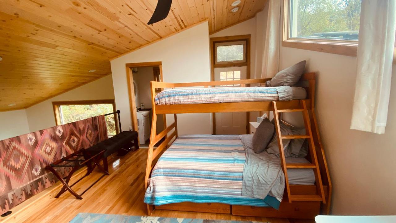 Eagle Peak Guesthouse Eagle River Екстер'єр фото